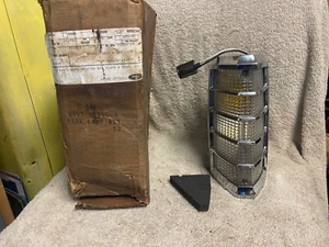 NOS FORD D4VY-13200-A 1974-78 LINCOLN CONTINENTAL PARKING LIGHT ASSEMBLY - Picture 1 of 10
