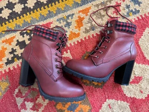 Dolce By Mojo Moxy Faux Leather Burgundy Red Ankle Booties Women’s Size 7.5 EC - Picture 1 of 5