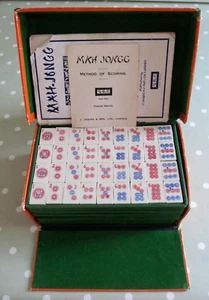 VINTAGE MAH JONG SET BY J JAQUES & SON COMPLETE WITH 148 TWO TONE TILES - Picture 1 of 20