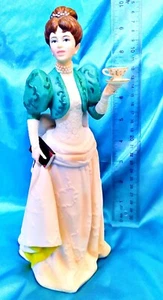 1995 Mrs. Albee Award - Figura de exhibición del Avon Presidents Club - Imagen 1 de 6