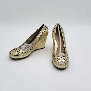 AEROSOLES 7.5 Gold Wedge Heels 3.5in Geometric Cutout Peep Toe High Heels NEW - Picture 1 of 21