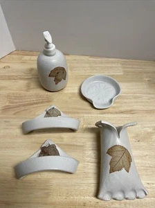 Pottery Clay Bath Accessories Signed Maren Nuetral Leaf 5 Pc Set w/Wall Pocket - Picture 1 of 10
