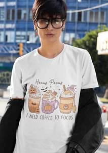 Camiseta de Halloween para mujer Hocus Pocus I Need Coffee To Focus - Imagen 1 de 12