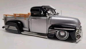 Jada 1951 Chevrolet Pickup Lowrider Silver/Black Street Low 1/24 Pre-owned - Picture 1 of 12