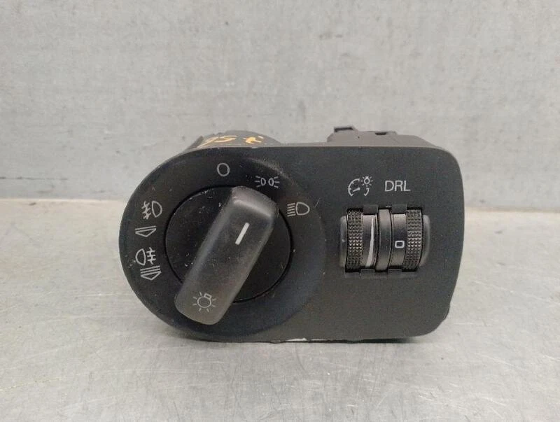 8P0919093A commande de feu pour AUDI A3 (8P1) S3 QUATTRO 2003 5513693 - Photo 1/4