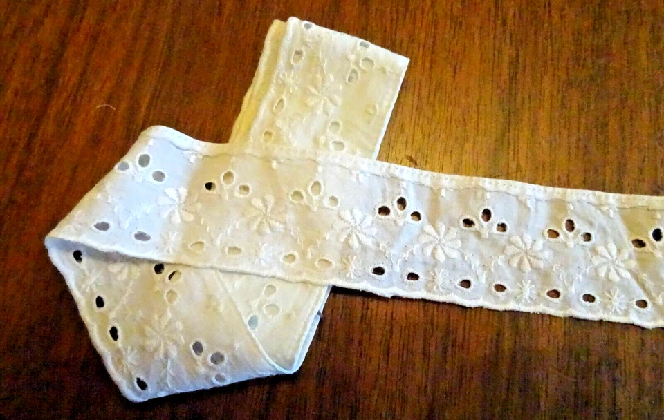 galon brodé ancien, 75 cm x  4 cm - Photo 1/1