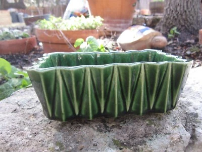 Plantadora plisada cerámica geométrica verde MPCO 277 modernista mediados de siglo Foto 1 de 4