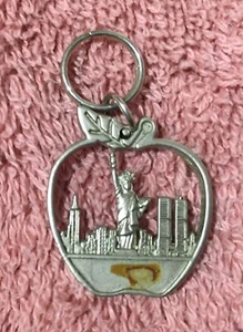 Old New York City Twin Towers 3D Cut-Out Skyline Apple Statue Of Liberty Charm - Picture 1 of 2