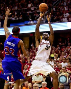 Foto de LeBron James Cleveland Cavaliers con licencia 8 X 10 AAIJ183 - Imagen 1 de 1