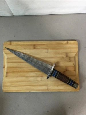 "CUCHILLO DE CAZA DAMASCO HECHO A MANO, MULTI-MADERA, PROTECTOR DE PLATA Y CUERO 10""" Foto 1 de 4