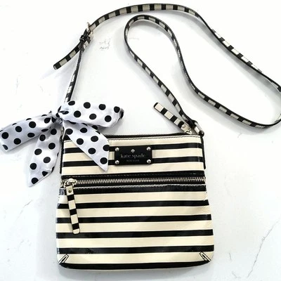 Bandolera Kate Spade a rayas blancas y negras. Correa ajustable. Regal Chic Retro Foto 1 de 4