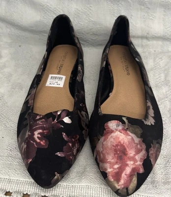 Christian Soriano Talla 10 Pisos Negros con Estampado Floral. Foto 1 de 4