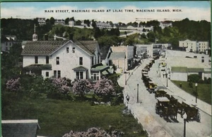 Postal de colección Michigan MI Main St Mackinac Island at Lilac Time 1971 - Imagen 1 de 4