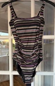 Lovely BNWT Marks & Spencer tummy control printed padded square neck swimsuit - Picture 1 of 2