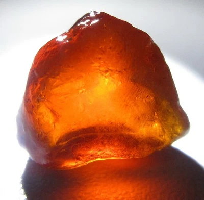 Espesartita granate faceta áspera de Nigeria. 5,45 CRT Foto 1 de 4