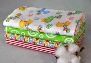 Paquete de 4 cuartos de grasa ABC Dinos, 1 yarda total, 100% algodón - Imagen 1 de 2