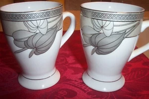 2 tazas de porcelana CASATI Alemania, gris-taupe-plata, excelente estado 4 1/2" - Imagen 1 de 3