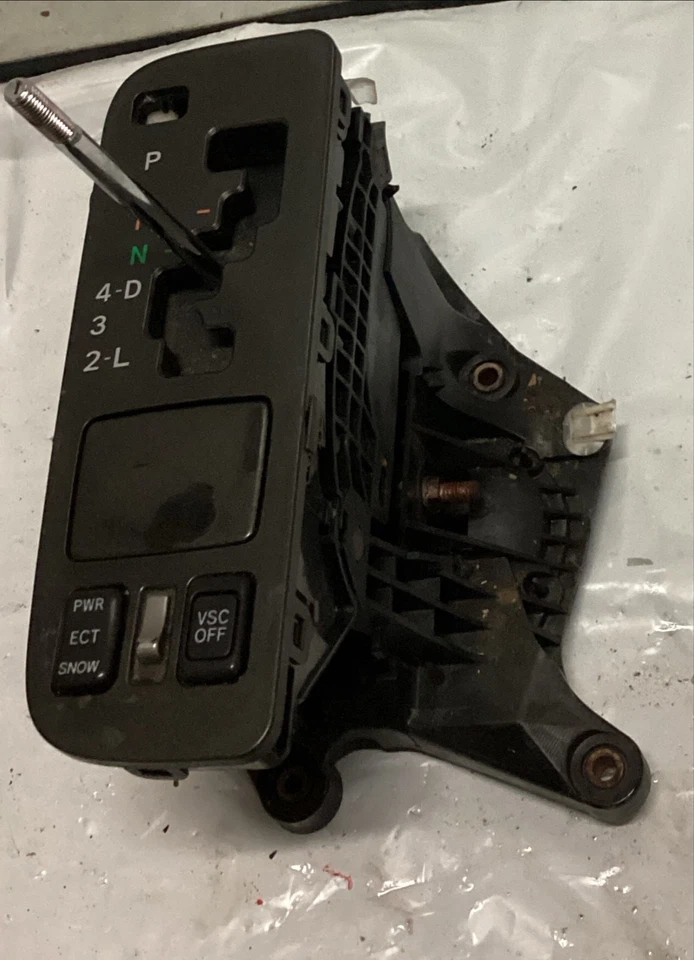 02-05 LEXUS SC430 AUTOMATIC GEAR SELECTOR SHIFT SHIFTER MECHANISM ASSEMBLY - Image 1 of 1