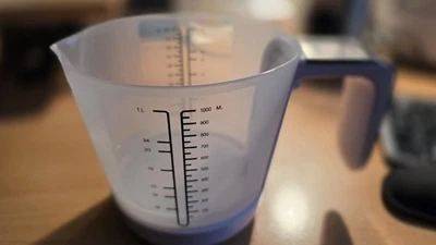 ADE Digitialer Messbecher - Küchenwaage mit Messbecher unbenutzt wie NEU - Bild 1 von 4