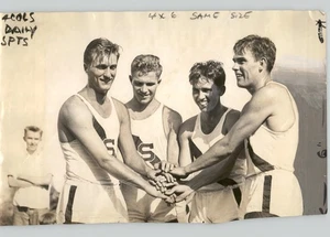 STANFORD RUNNERS Set World Record for Mile Relay CLYDE JEFFREY 1940 Press Photo - Picture 1 of 2