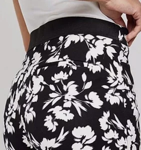 Liz Claiborne Emma schwarze geblümte Knöchel-Ponte-Hose 👖 Damengröße 12  - Bild 1 von 18