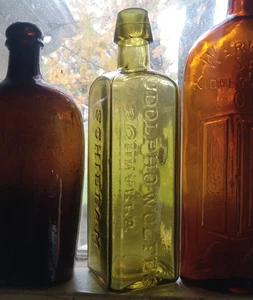 PRETTY YELLOW GREEN UDOLPHO WOLFES SCHIEDAM AROMATIC SCHNAPPS 1870s SHINY NICE - Picture 1 of 14