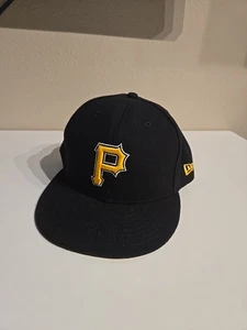 Pittsburgh Pirates New Era 59FIFTY Negro Amarillo Contorno Sombrero Ajustado Talla 8 - Imagen 1 de 4