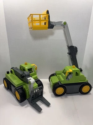 Зеленый 17-дюймовый вилочный погрузчик телескопический погрузчик строительный грузовик Driven by Battat - Изображение 1 из 4