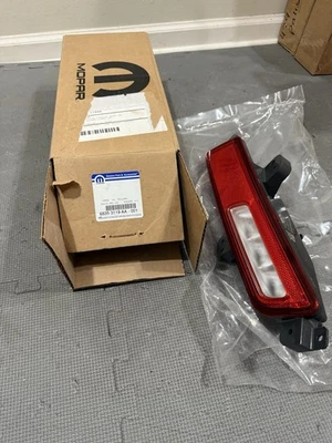 2022 - 2023 年 JEEP WAGONEER 左原始设备制造商全新 REFLEX 灯组件 68353119AA — 第 1/4 张图片