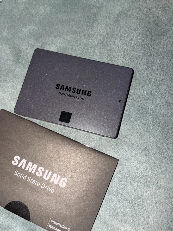 SSD Interno Samsung 870 QVO 8TB 2.5" SATA III (MZ-77Q8T0B) Foto 1 de 4