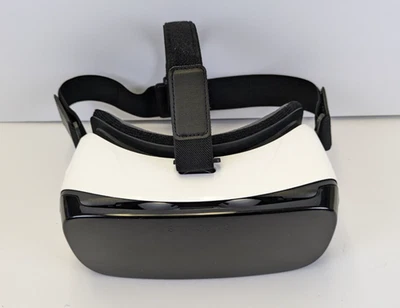 Auriculares de realidad virtual Samsung Gear SM-R322 VR alimentados por Oculus, blancos Foto 1 de 4