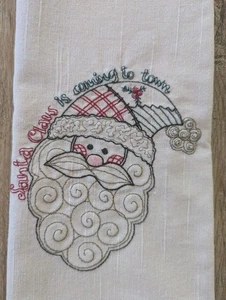 Set di asciugamani natalizi vintage lino ricamato Babbo Natale sta arrivando in città - Foto 1 di 7