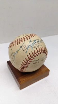 WARREN SPAHN MILWAUKEE BRAVES HOF SIGNED AUTO VINTAGE BASEBALL MOUNTED - Image 1 of 4