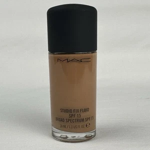 Base de cobertura completa MAC Cosmetics Studio Fix Fluid SPF15 - 1 fl oz - NC46 - Imagen 1 de 3