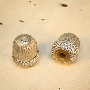 Salt and Pepper Shakers in an Acorn shape by Mirella - Picture 1 of 3