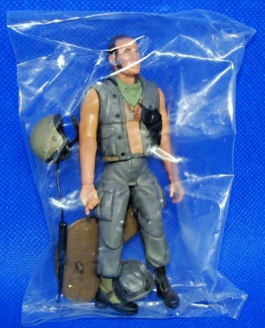 1:18 Ultimate Soldier U.S Army Huey Helicopter Pilot / Door Gunner Figure Cover