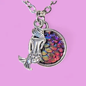 DELICADO COLLAR SIRENA PLATEADO arco iridiscente pez escamas océano colgante N4 - Imagen 1 de 4