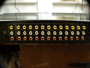 AUDIO / VIDIO VERTEILER 110 VOLT AC - Bild 1 von 4