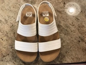 Reef Women’s Water Vista Slide Sandal White & Tan Sz 8 Slip On Open Toe - Picture 1 of 5