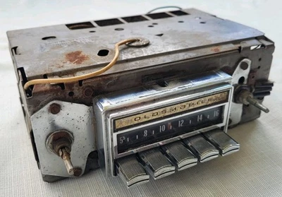 OEM 1970 1971 1972 Oldsmobile Cutlass 442 Push Button Am Radio - Image 1 of 4