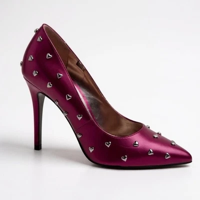Tacones de aguja Nine West rosa con tachuelas de corazón metálico talla 10,5 - Belleza usados Foto 1 de 4