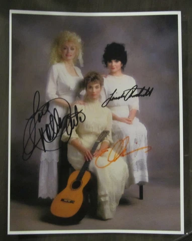 Trio Dolly Parton, Emmylou Harris, Linda Ronstdat 8.5X11 Signed RP. WB2 Cover