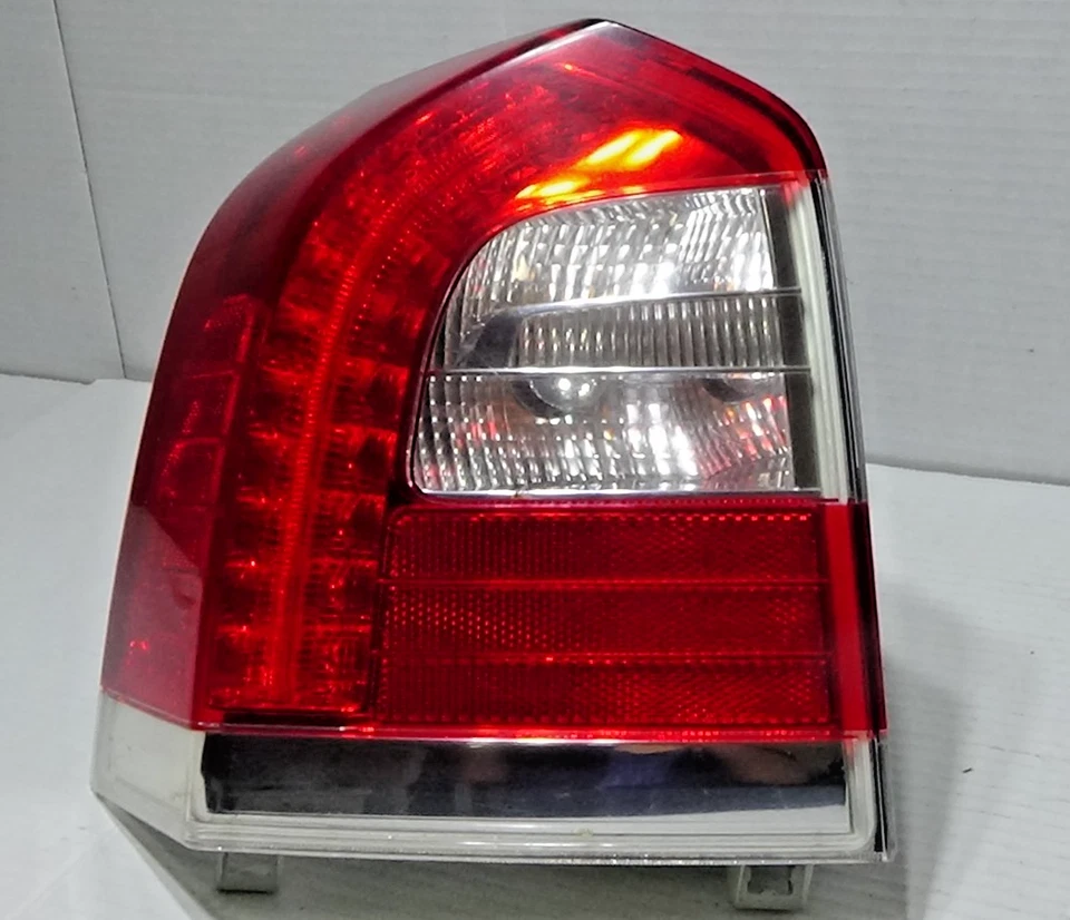 Conjunto de luces traseras del lado del conductor Volvo XC70 2014-2016 Foto 1 de 4