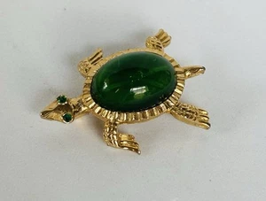 Vintage Gold tone GREEN Cabochon TURTLE BROOCH PIN - Picture 1 of 3