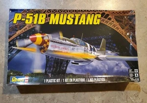 REVELL WWII P-51B MUSTANG 1:32 MODEL KIT NUOVO SCATOLA APERTA - Foto 1 di 14