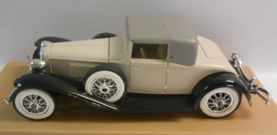 Solido 1/43 Scale Metal Model - SO226 CORD L 29 80 WHITE/BLACK - Image 1 of 2