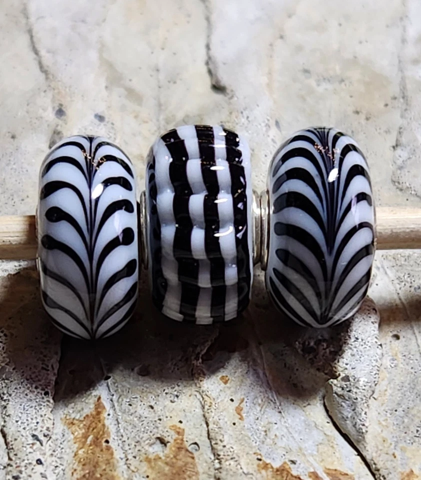 Trollbeads blanco y negro difícil de encontrar Foto 1 de 4