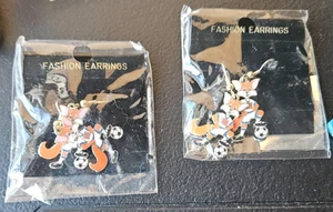 MASCOTA DE FÚTBOL NUEZ MOSCADA, COPA MUNDIAL FEMENINA DE LA FIFA EE. UU. '99. PENDIENTES RECUERDO - Imagen 1 de 9