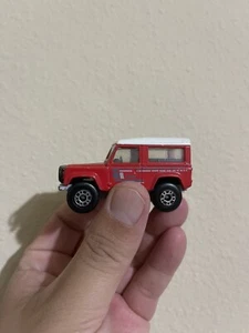 VINTAGE ~ Matchbox Land Rover Defender Ninety Red w/White Top 1:62 Scale - 1987 - Picture 1 of 5