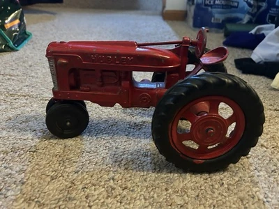 Vintage Hubley 1/16 IH Farmall H M Tractor Toy Model Die Cast USA - Image 1 of 4
